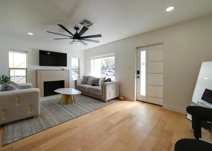 Pet-friendly Retreat: Main House + Casita! Phoenix