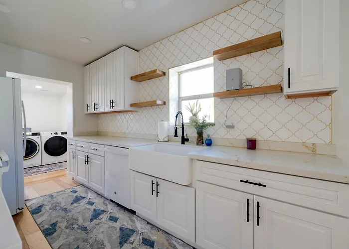 Pet-friendly Retreat: Main House + Casita! *