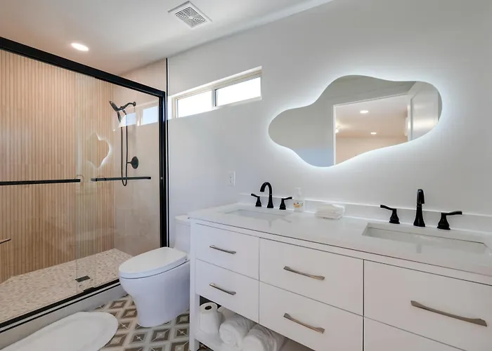 Apartment Pet-friendly Retreat: Main House + Casita!