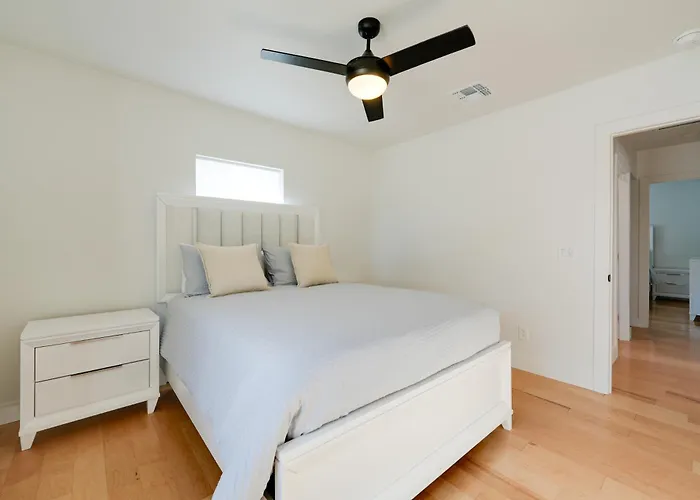 Pet-friendly Retreat: Main House + Casita! Apartment *