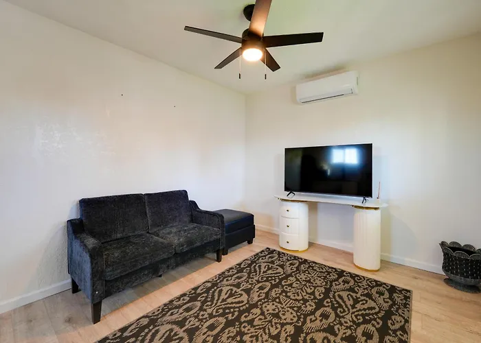 Pet-friendly Retreat: Main House + Casita!
