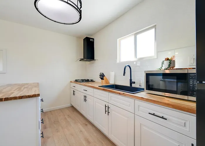 Apartment Pet-friendly Retreat: Main House + Casita! *