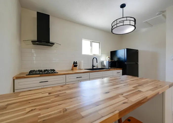 Pet-friendly Retreat: Main House + Casita! Phoenix